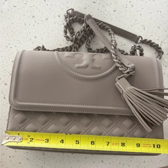 Tory Burch Fleming convertible in matte Grey Heron Quilted leather. Shoulder Bag - Picture 4 of 16